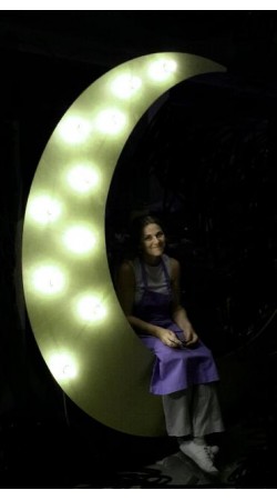 ΜΕΓΑΛΟ ΞΎΛΙΝΟ STAND ΜΕ ΛΑΜΠΤΗΡΕΣ ΓΙΑ PHOTO BOOTH 